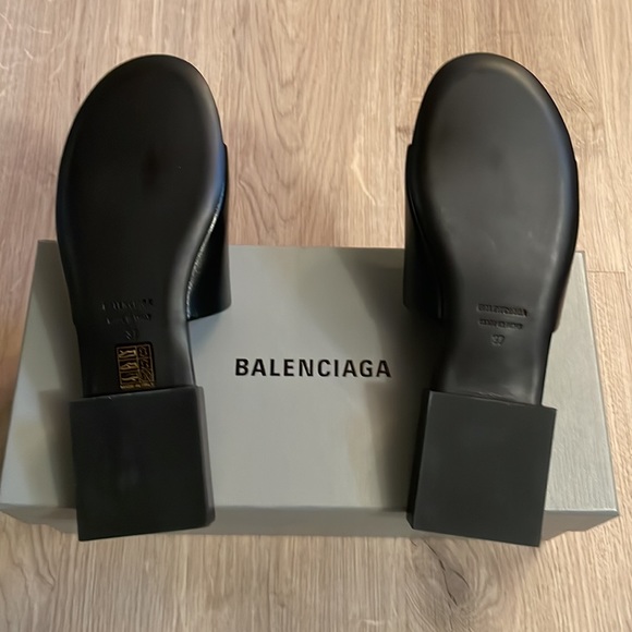 Balenciaga Box Mule Leather Sandal - Picture 3 of 3